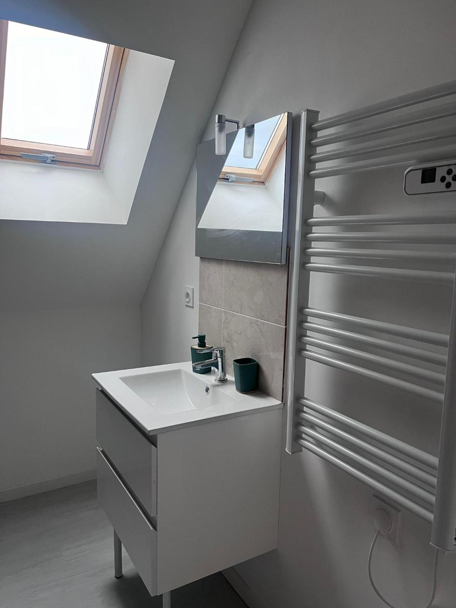 L'Evasion Urbaine - Parking Gratuit - Entree Autonome - Wifi Appartement Châtellerault Buitenkant foto