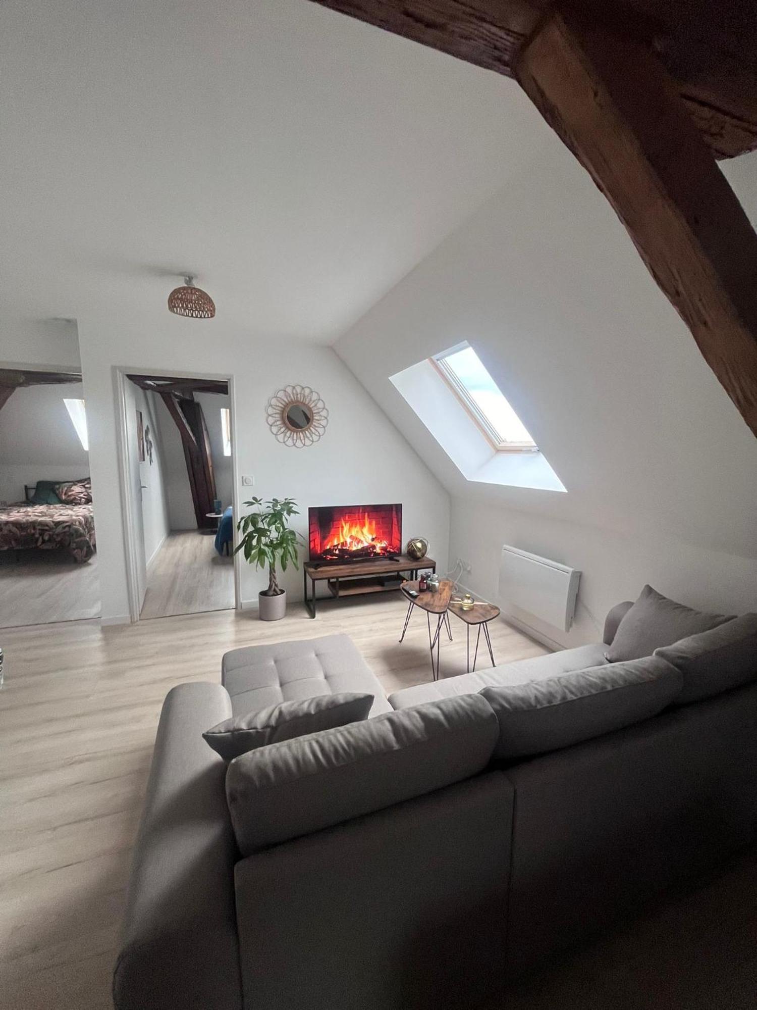 L'Evasion Urbaine - Parking Gratuit - Entree Autonome - Wifi Appartement Châtellerault Buitenkant foto